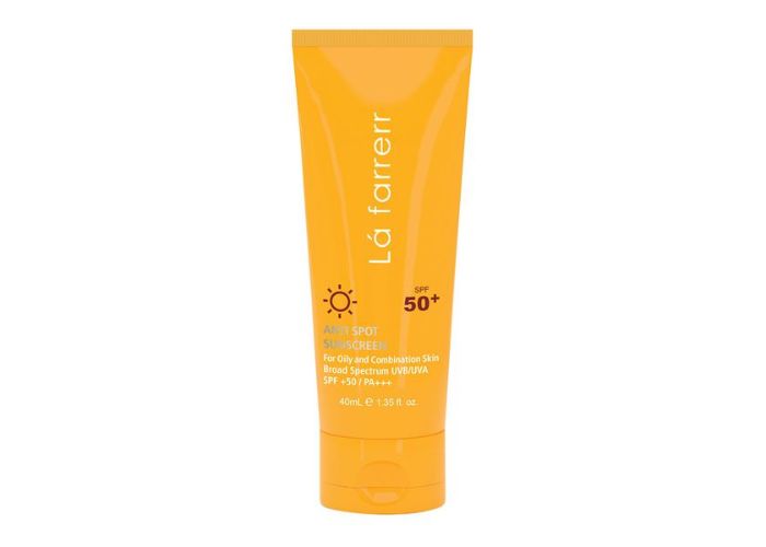 ضد آفتاب لافارر پوست چرب با SPF50