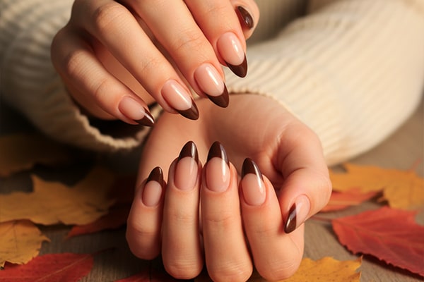 فرنچ ناخن با نوک قهوه ای اسپرسو