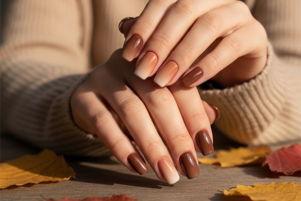 ناخنهای آمبره قهوه ای