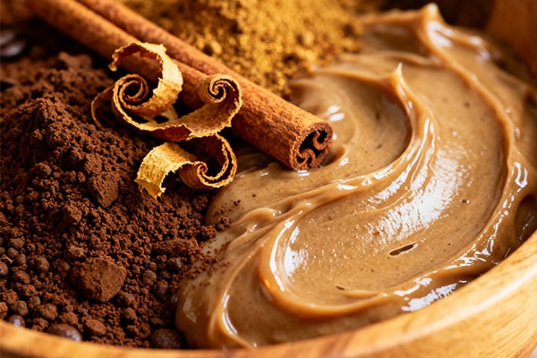 آموزش رنگ کردن مو با دارچین و قهوه